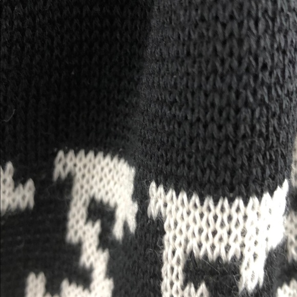 New Saks Fifth Avenue houndstooth fashion scarf - Picture 3 of 5